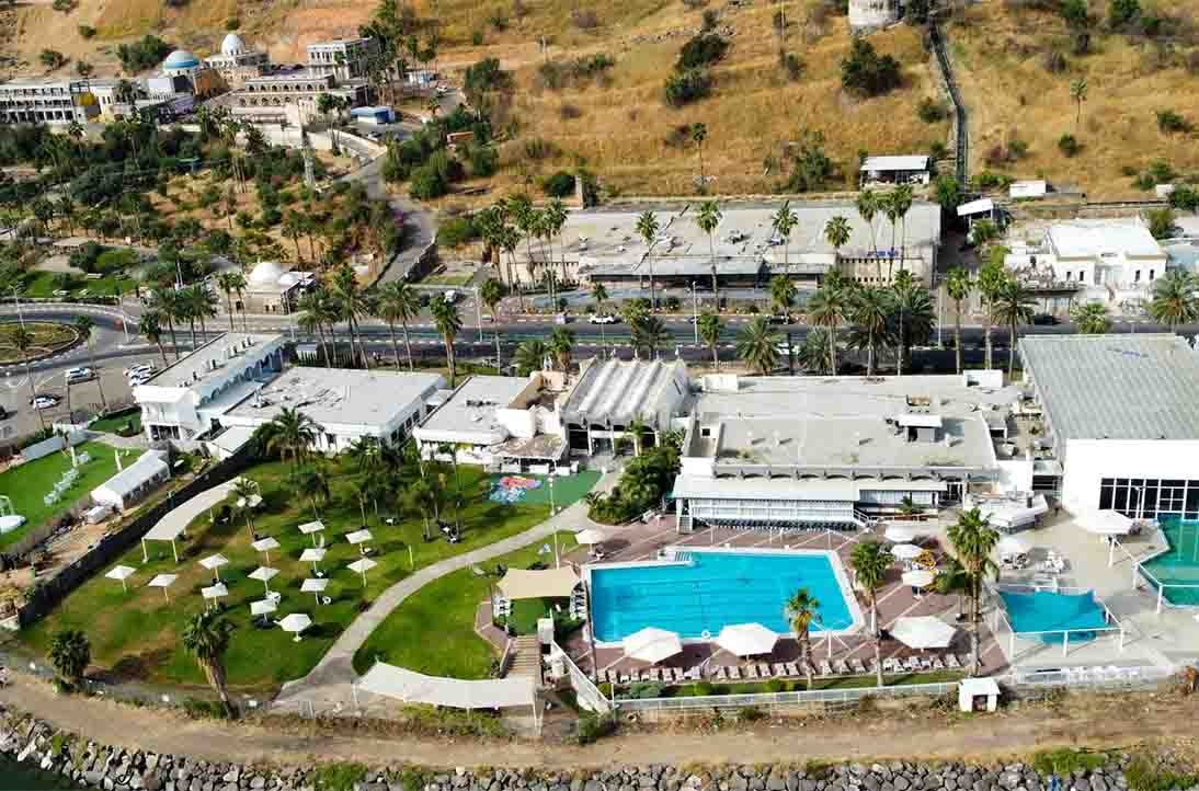 חמי טבריה — המדריך המלא + מלונות בטבריה בקרבת המעיינות 2026